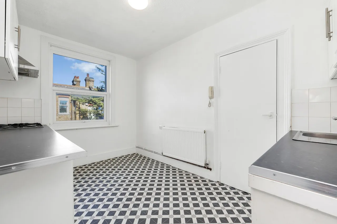 Deacon Road, London, NW2, photo 6