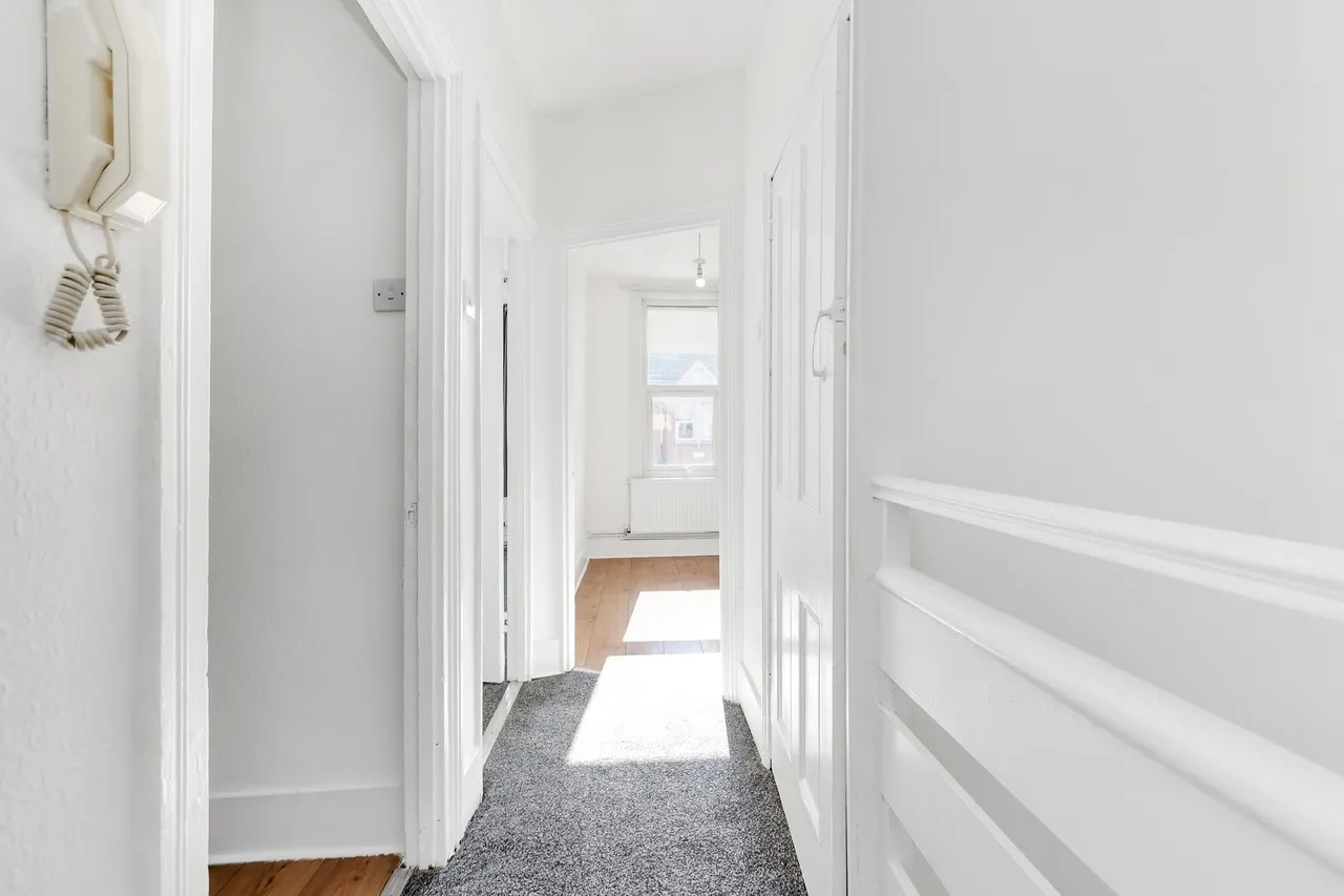Deacon Road, London, NW2, photo 17