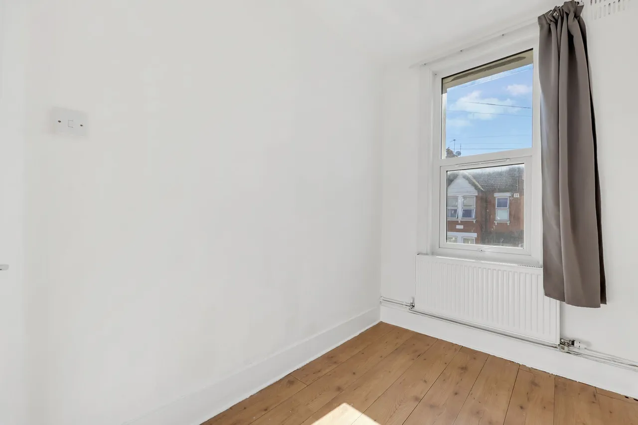 Deacon Road, London, NW2, photo 10