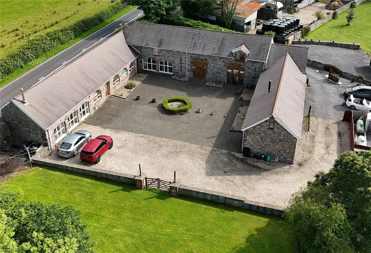 Derwydd Road, Derwydd, SA18, photo 26