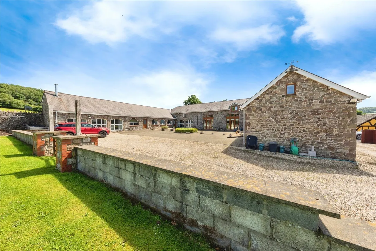 Derwydd Road, Derwydd, SA18, photo 44