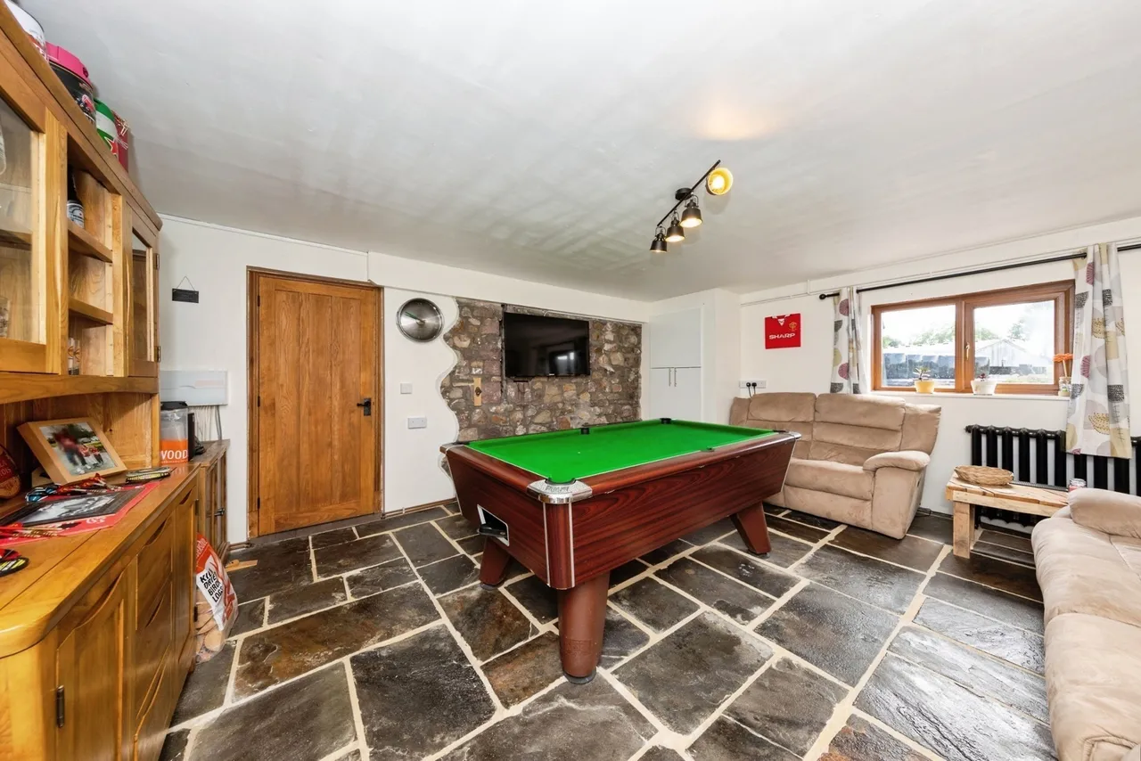 Derwydd Road, Derwydd, SA18, photo 11