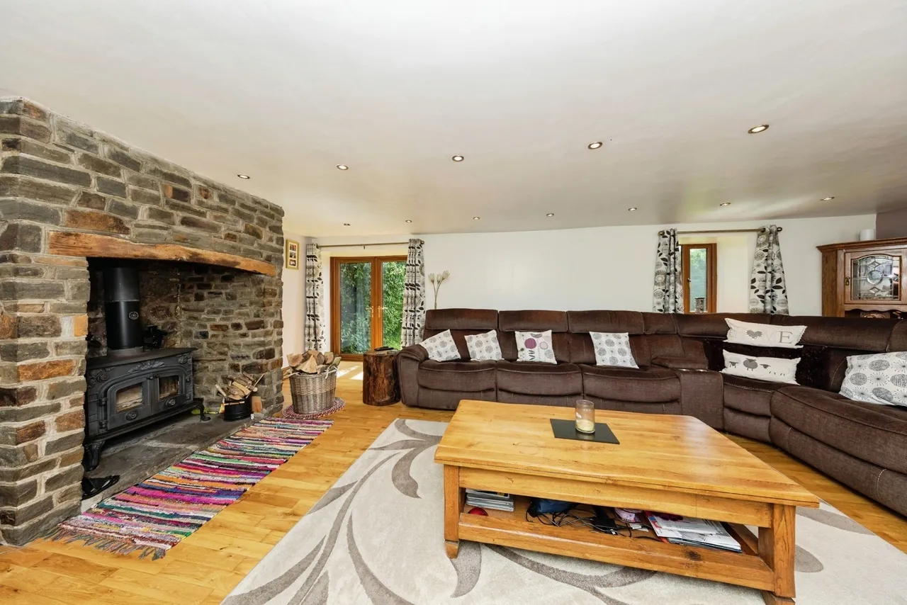 Derwydd Road, Derwydd, SA18, photo 10