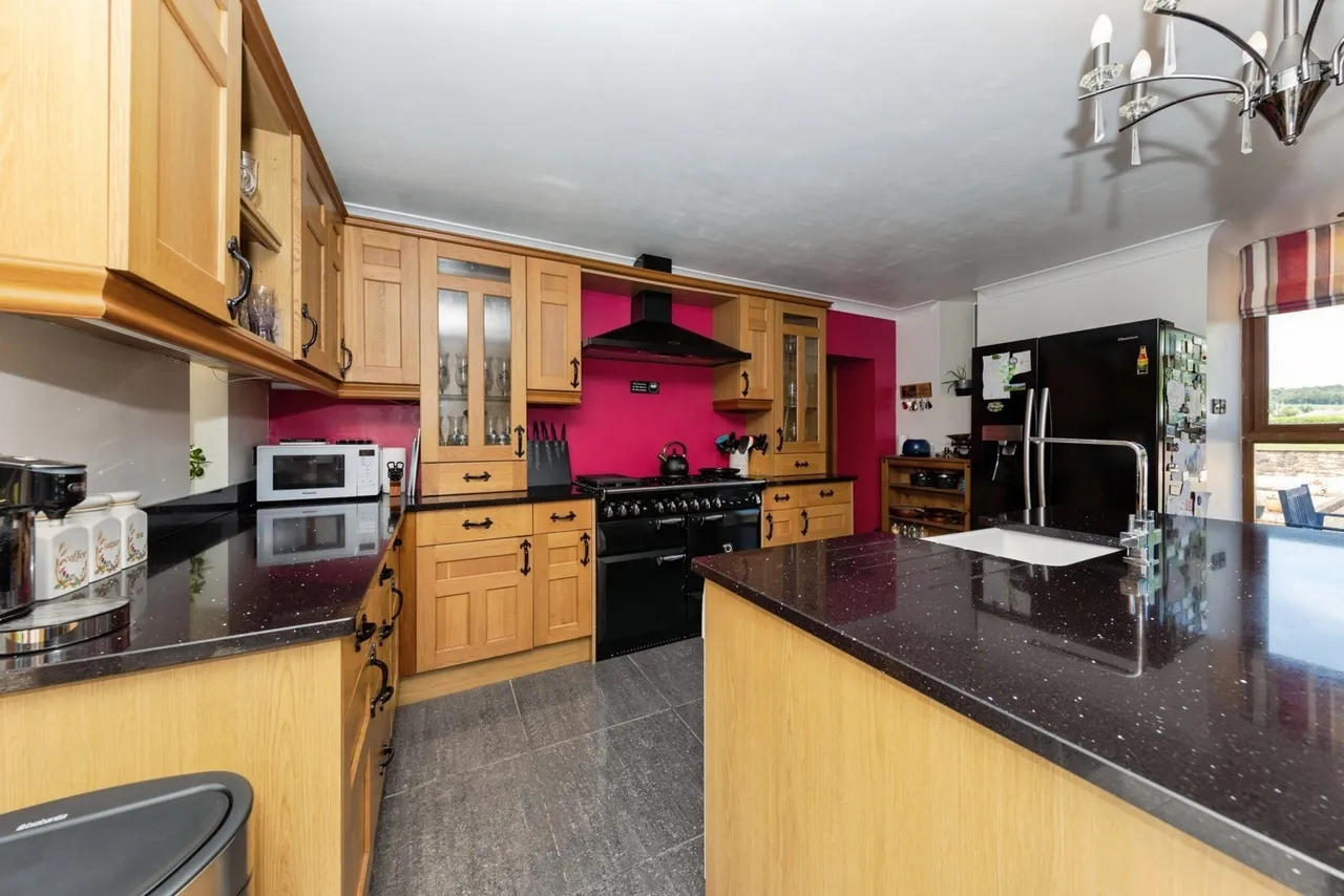 Derwydd Road, Derwydd, SA18, photo 4