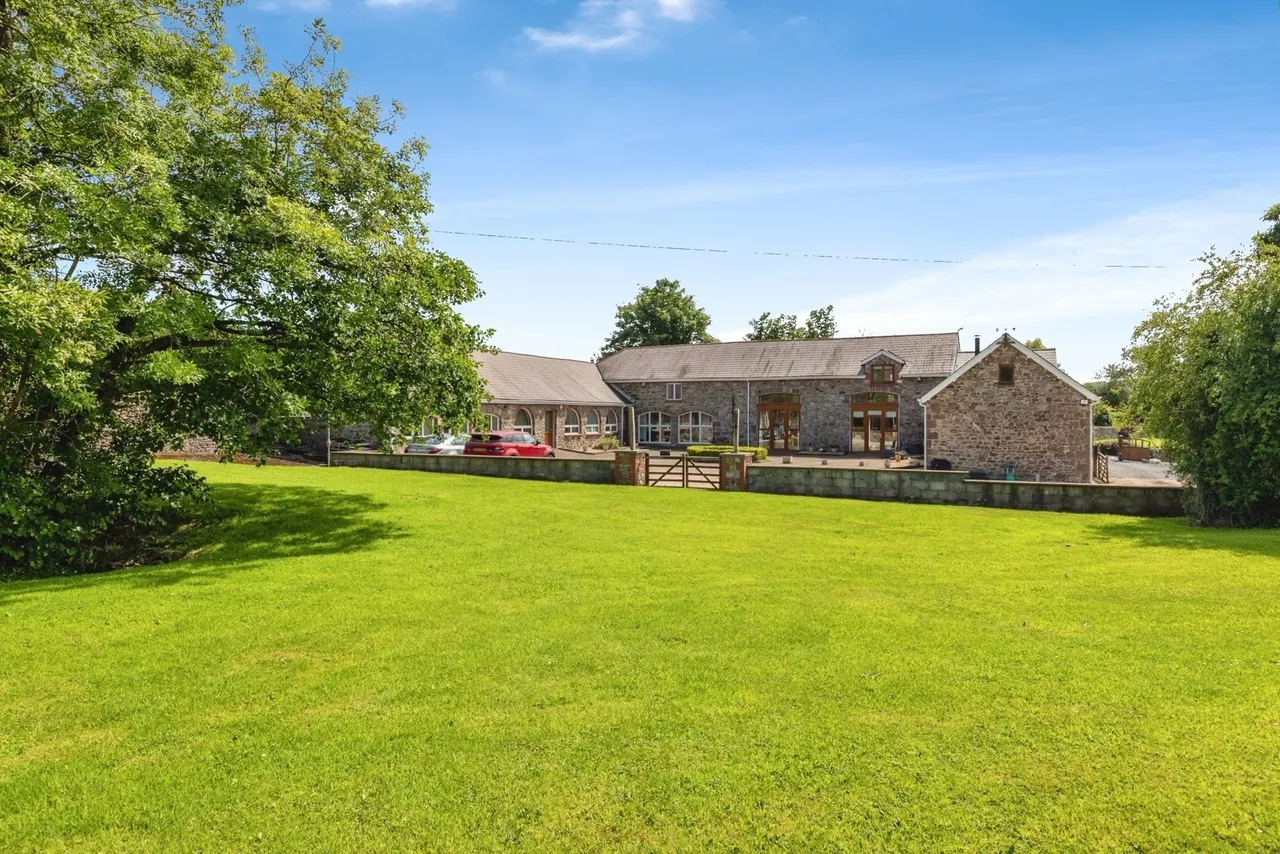 Derwydd Road, Derwydd, SA18, photo 5
