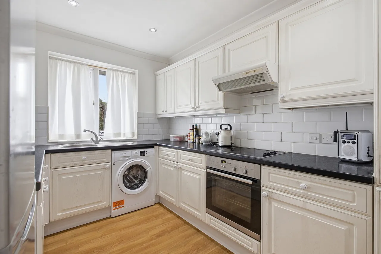 Bushey Wood Road, Sheffield, S17, photo 3