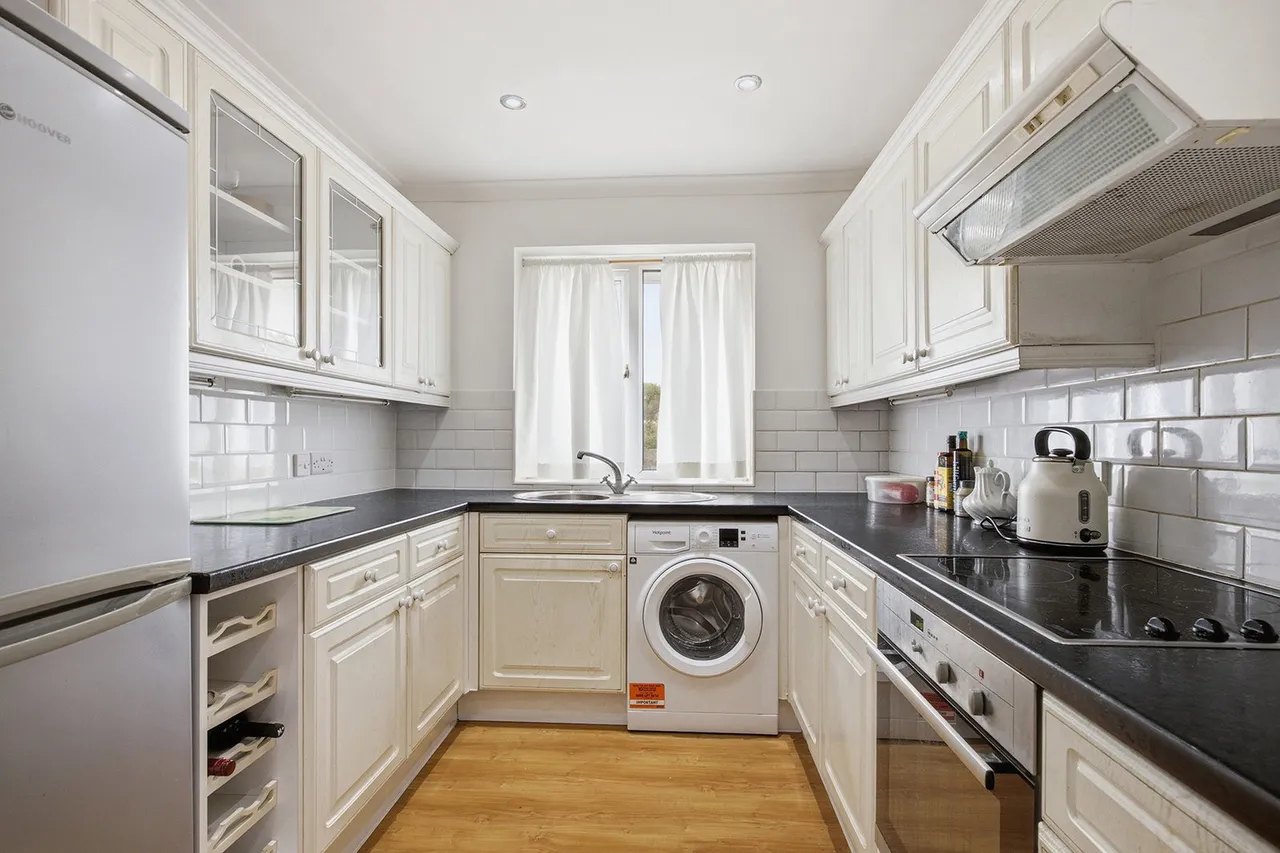 Bushey Wood Road, Sheffield, S17, photo 2