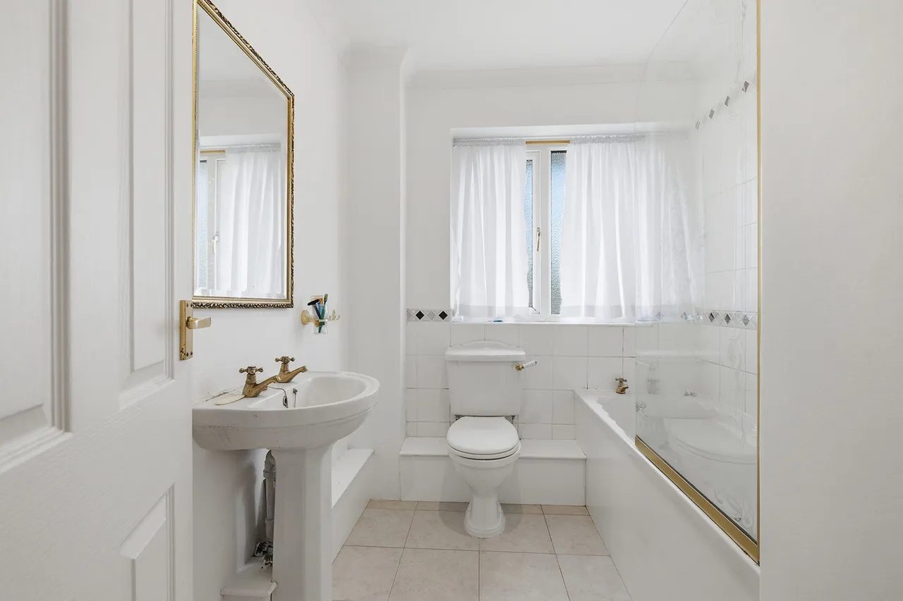 Bushey Wood Road, Sheffield, S17, photo 10