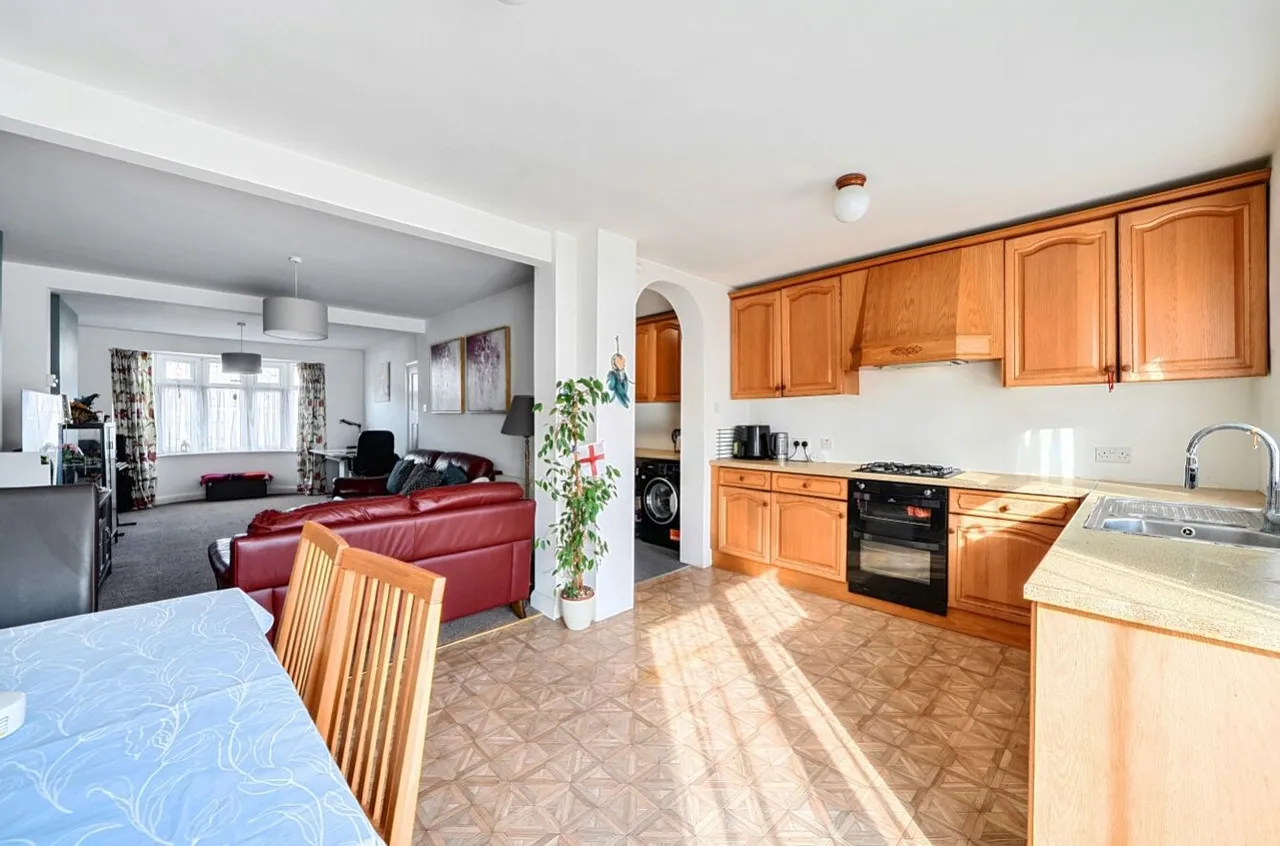 3 bed house for sale, Windsor Avenue, Cheam, SM3