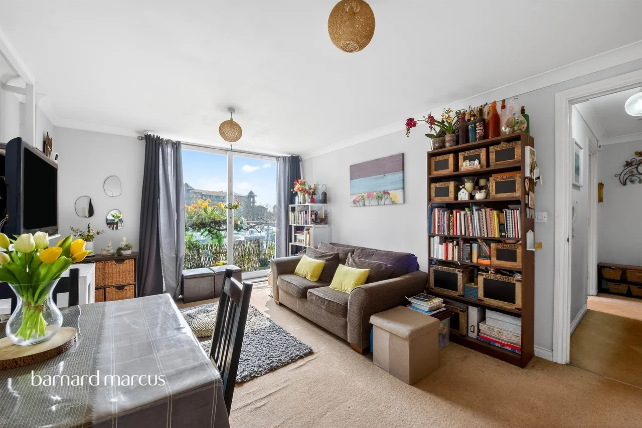 Tilley Road, Feltham, TW13, photo 2