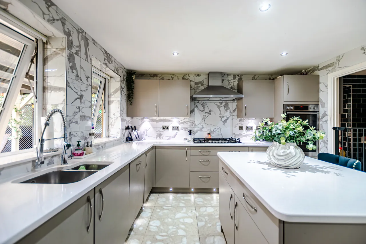 Clapham Avenue, Adel, LS16, photo 4