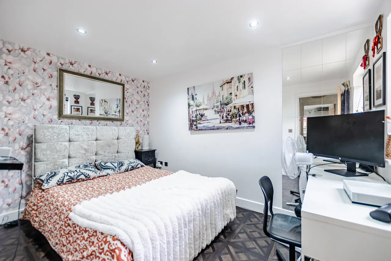 Clapham Avenue, Adel, LS16, photo 8