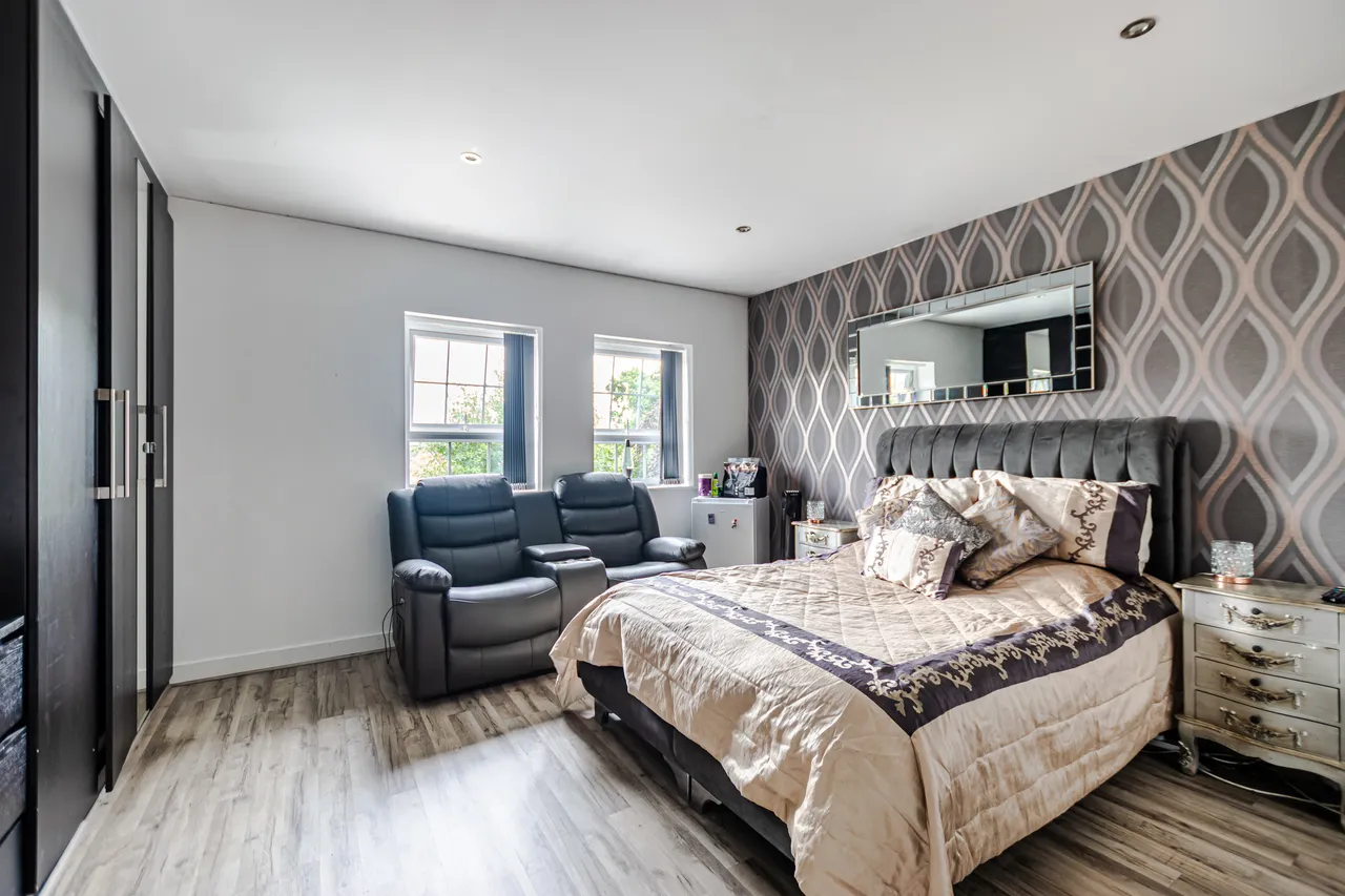 Clapham Avenue, Adel, LS16, photo 14