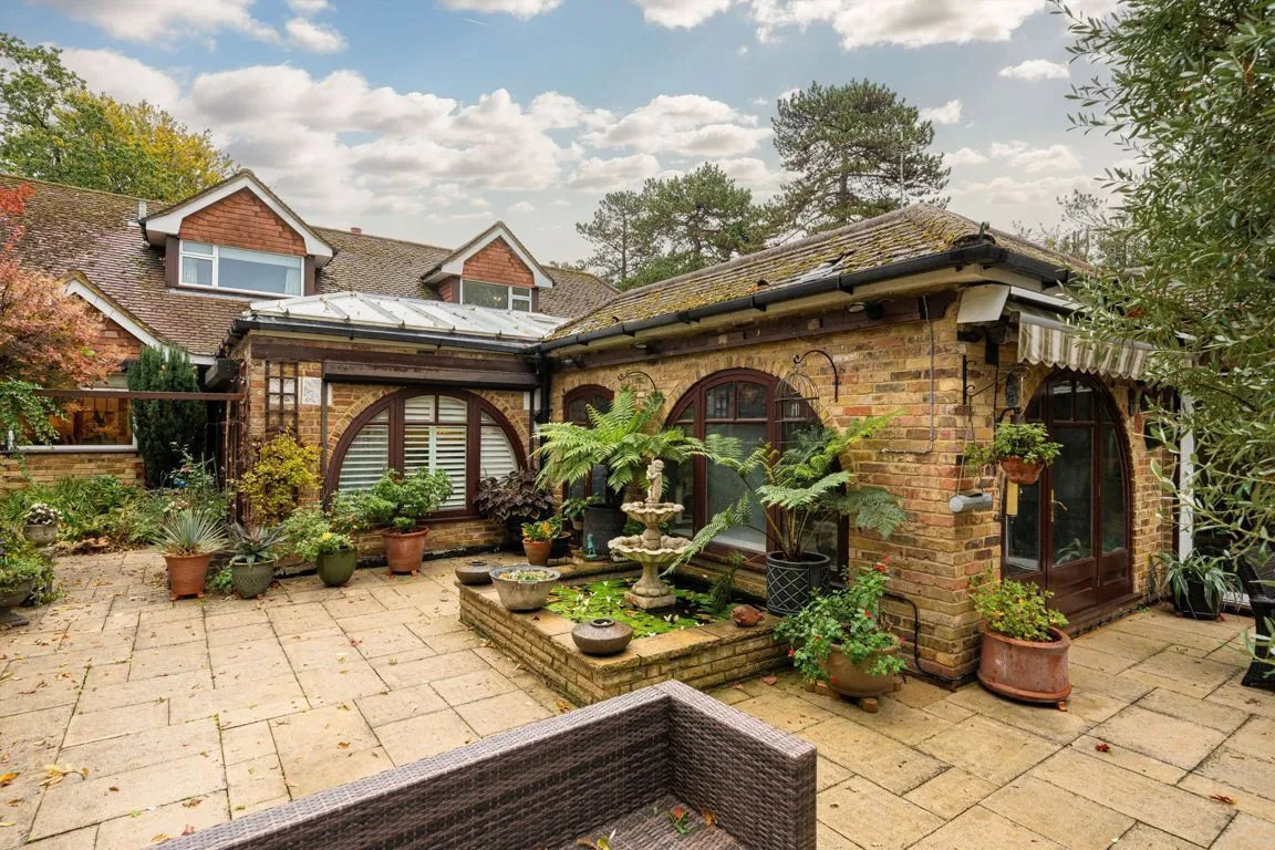 Silverdale Avenue, Walton-On-Thames, KT12, photo 15