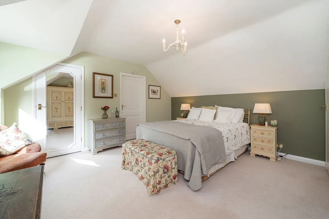 Silverdale Avenue, Walton-On-Thames, KT12, photo 11