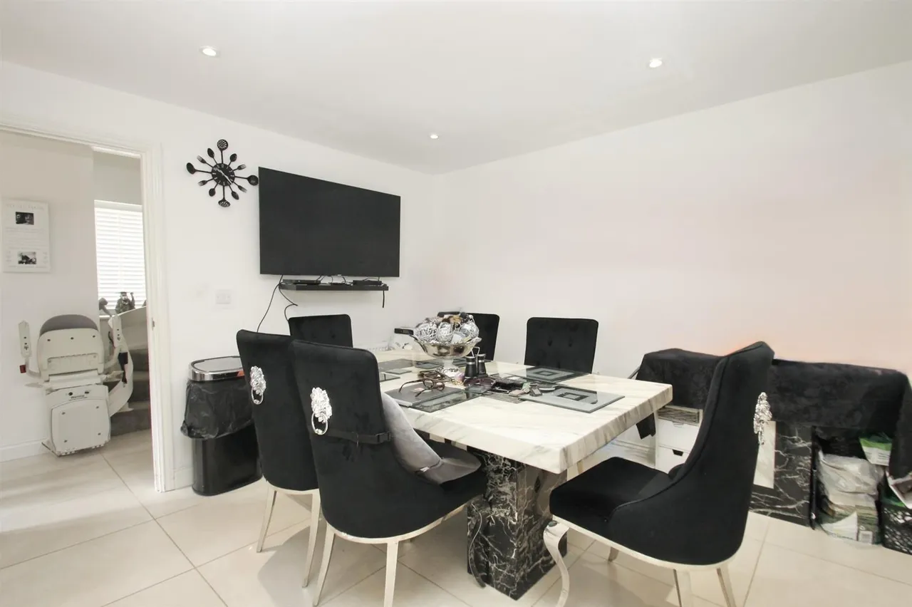 Lodge Close, Allington, photo 9