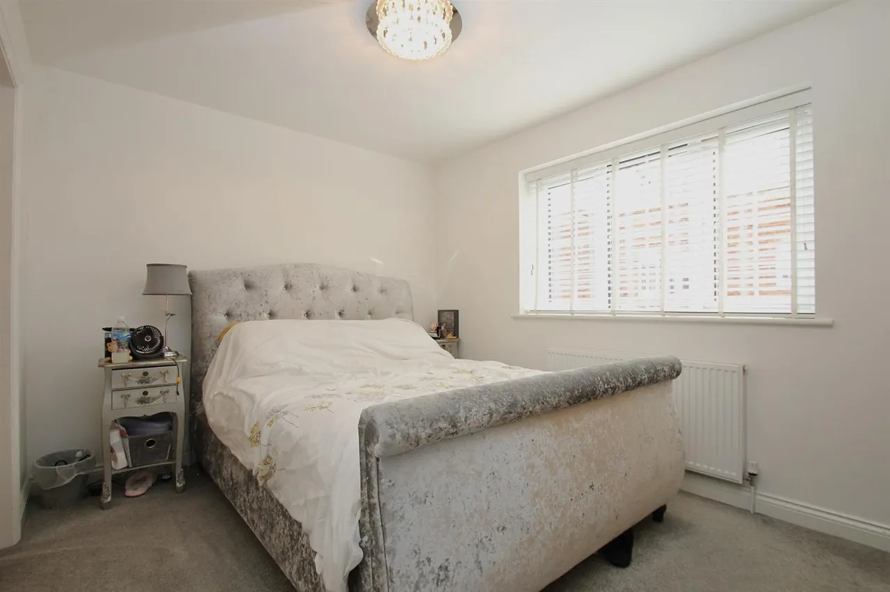 Lodge Close, Allington, photo 12