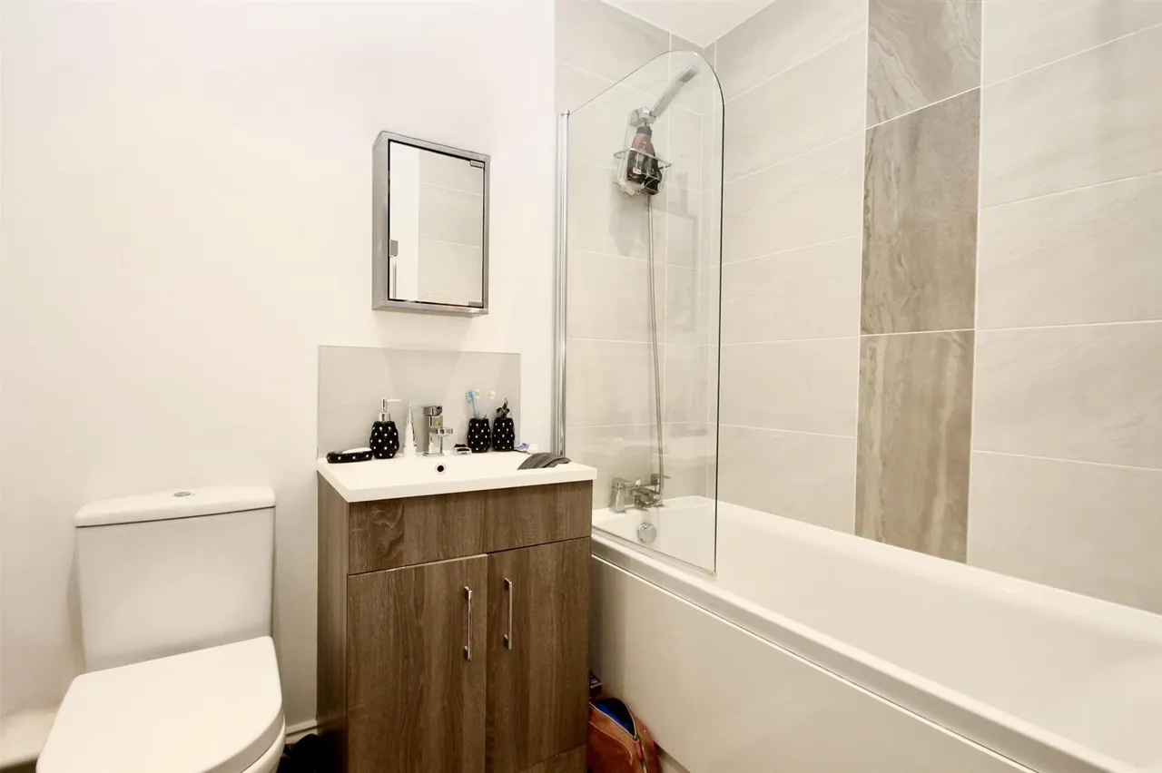 Lodge Close, Allington, photo 16