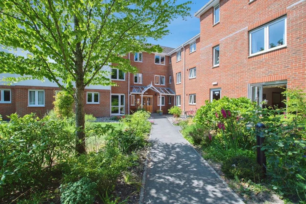 2 bed retirement property for sale, Ringwood Road, Ferndown, BH22