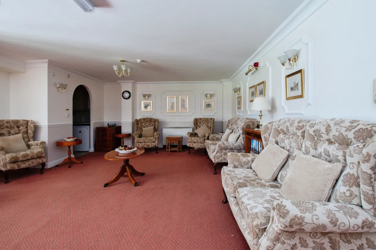 Ringwood Road, Ferndown, BH22, photo 13