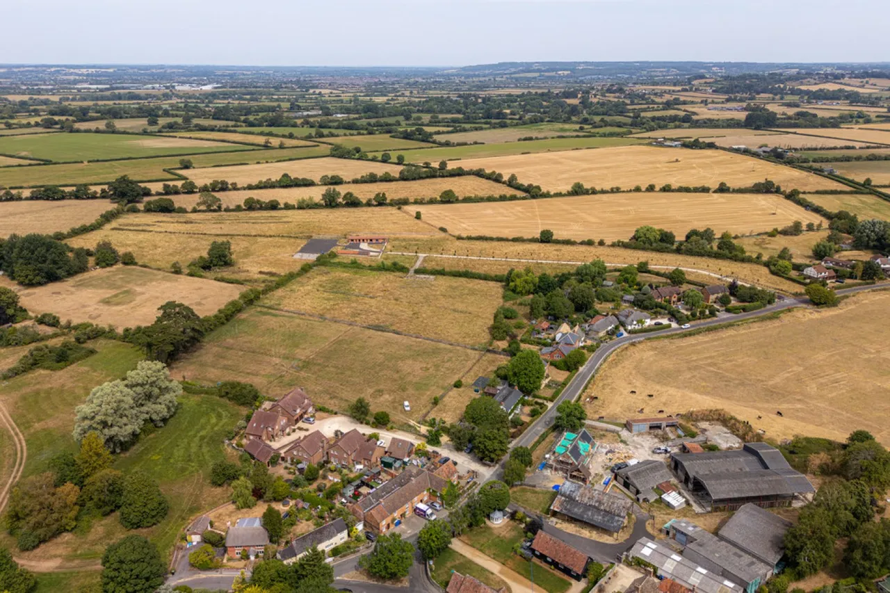 Main Street, Keevil, photo 10