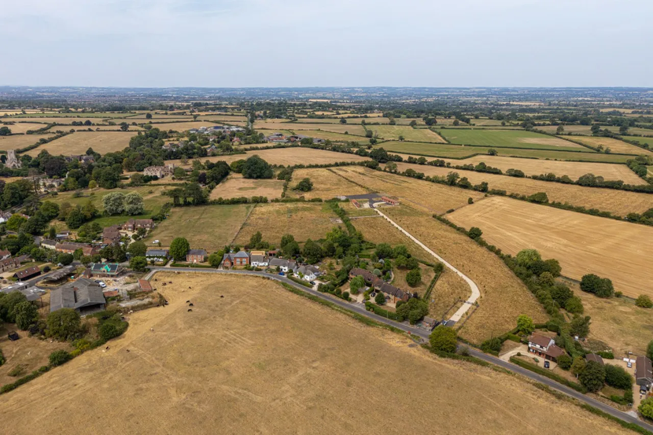 Main Street, Keevil, photo 7
