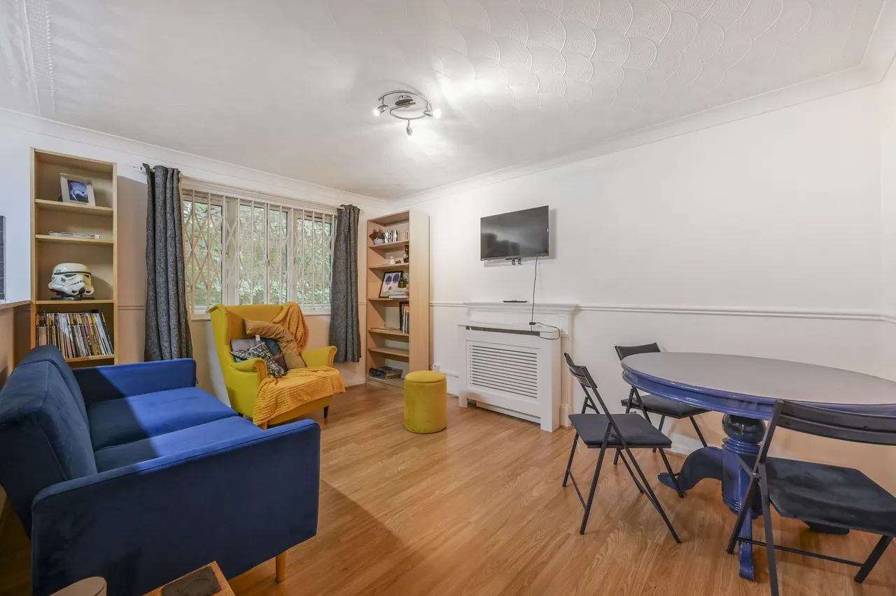 5 Hadleigh Walk, London, photo 2