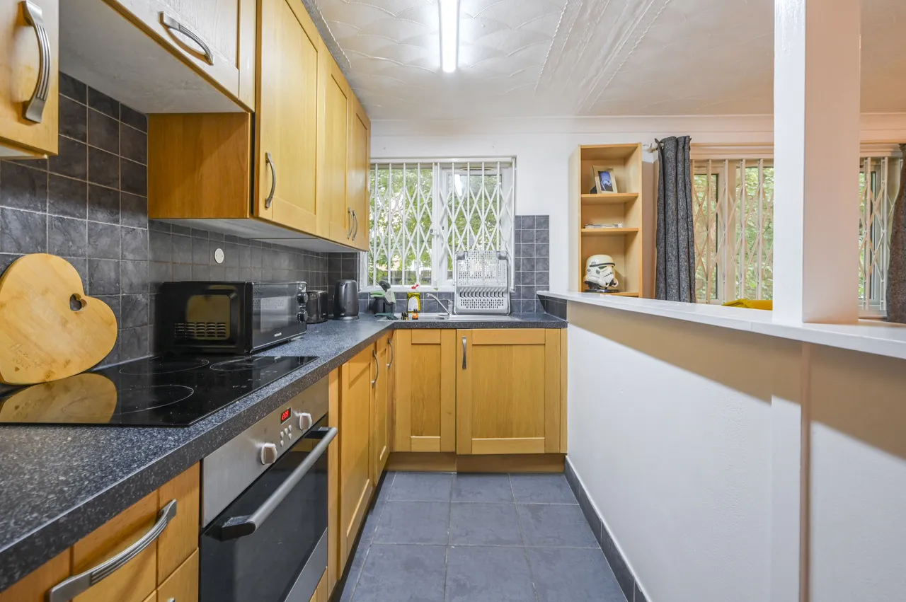 5 Hadleigh Walk, London, photo 4