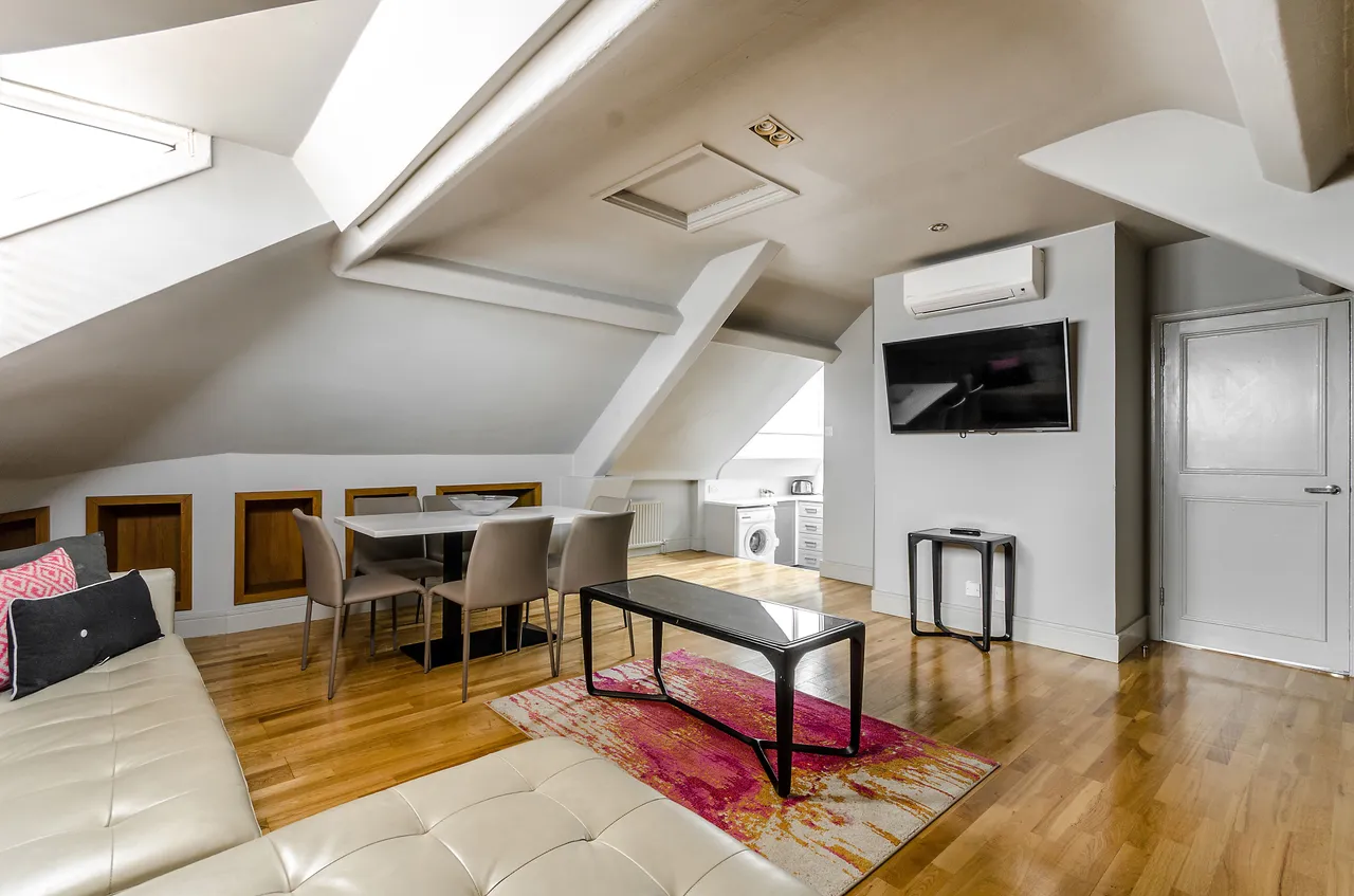 2 bed flat to rent — Flat 10, 13 Trebovir Road, London