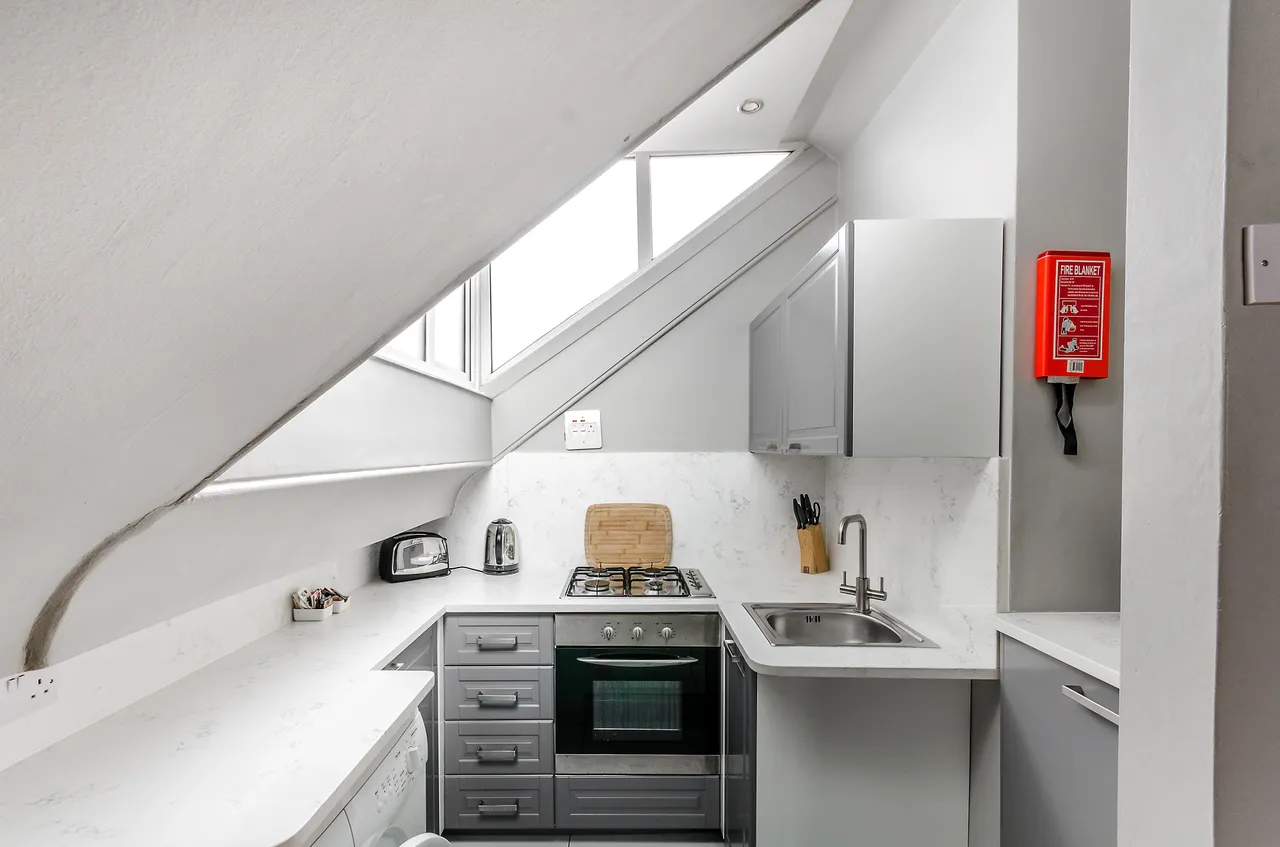 Flat 10, 13 Trebovir Road, London, photo 3