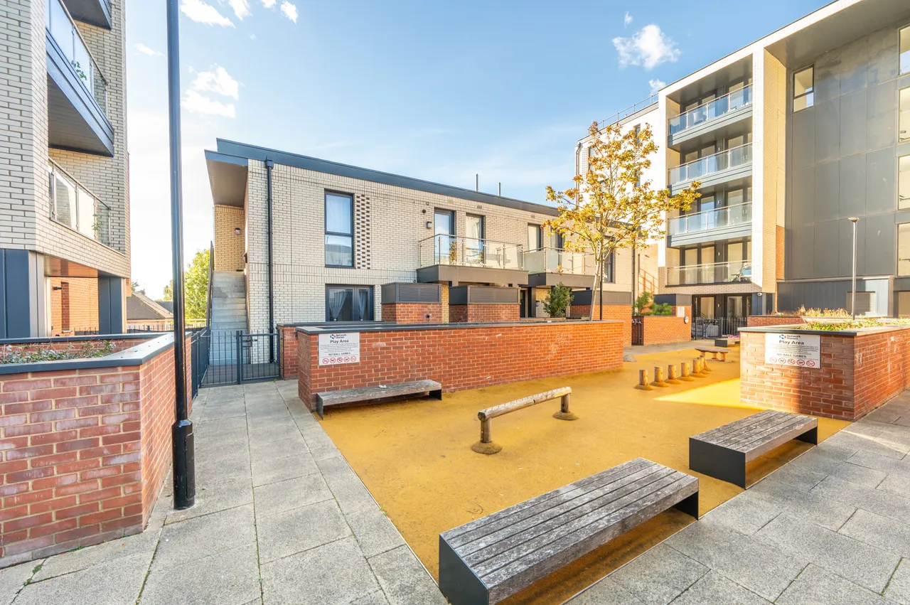 London, NW10, photo 8