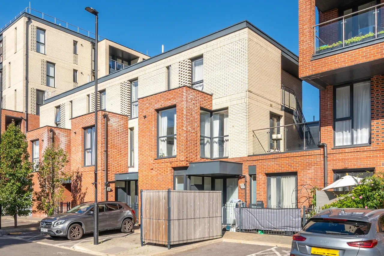 London, NW10, photo 3