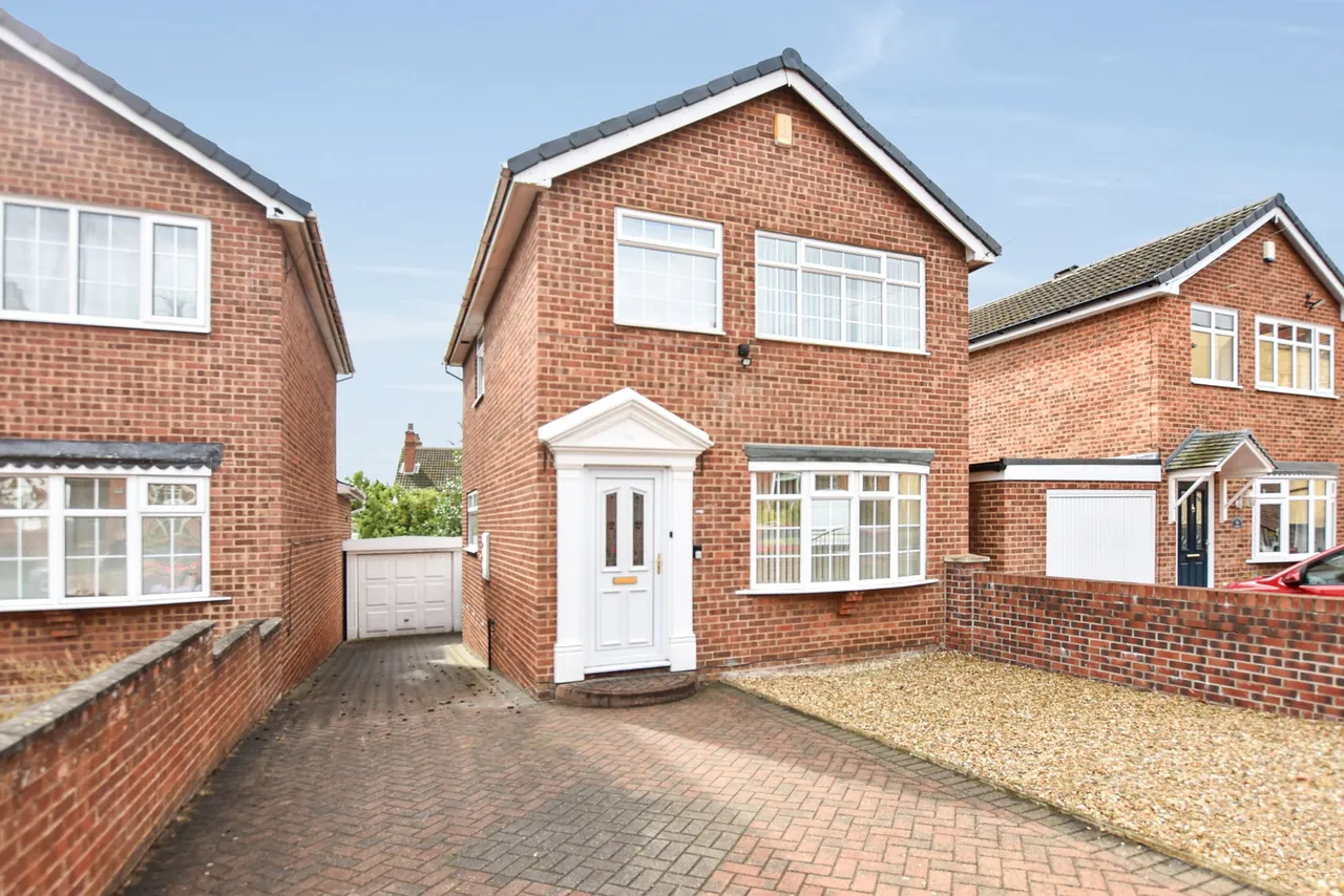 3 bed house for sale, Churchfield Road, Rothwell, LS26