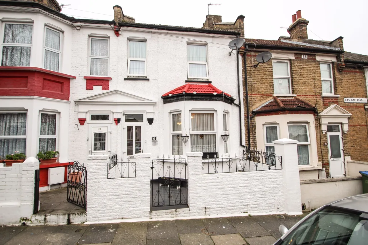 3 bed house for sale — Kashgar Road, London