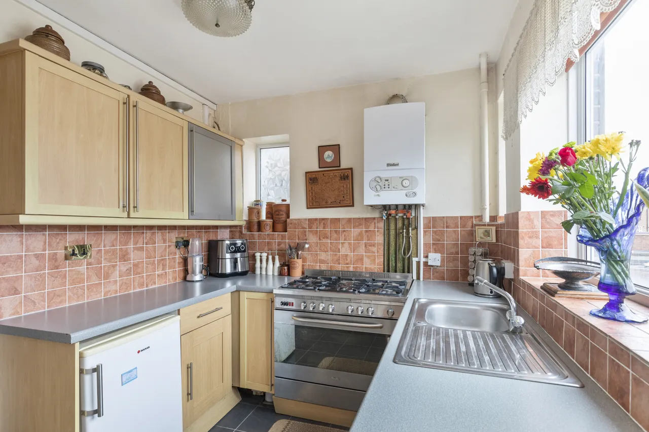 The Broadway, London, NW7, photo 9