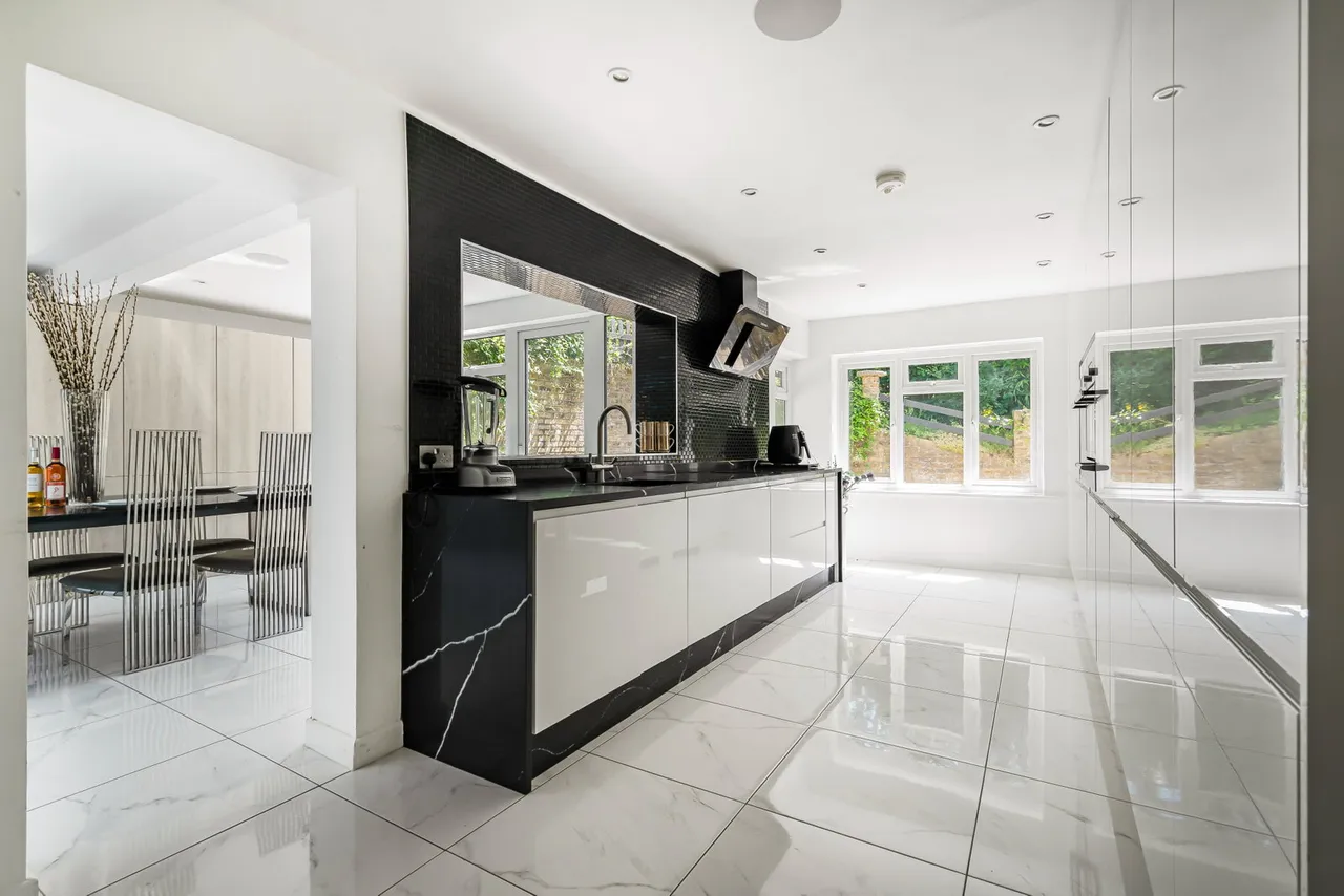 Weald Way, Caterham, CR3, photo 9