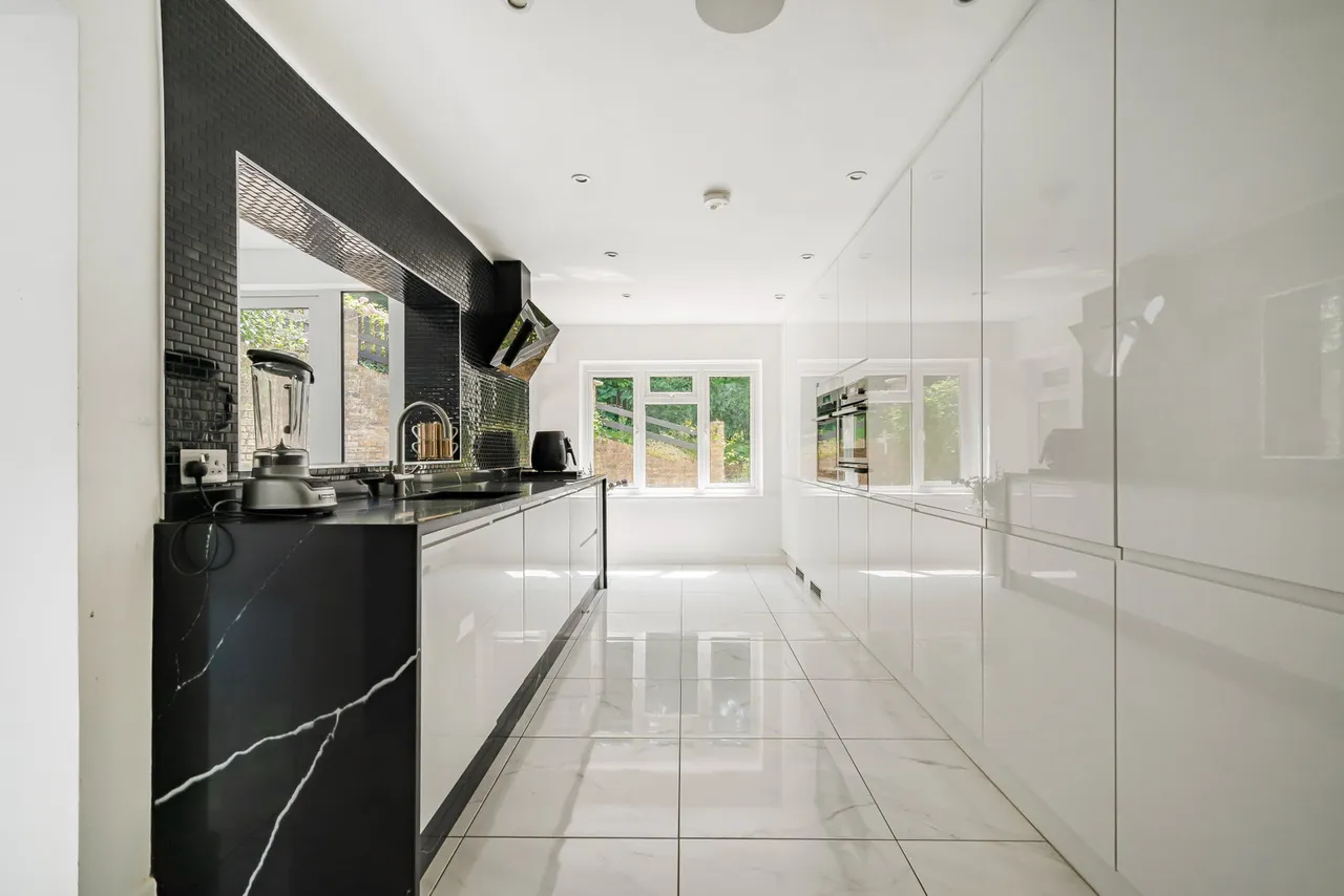 Weald Way, Caterham, CR3, photo 10