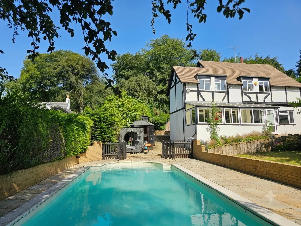 5 bed house for sale — Weald Way, Caterham, CR3