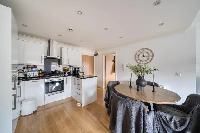 Kingsgate Avenue, London, N3, photo 4