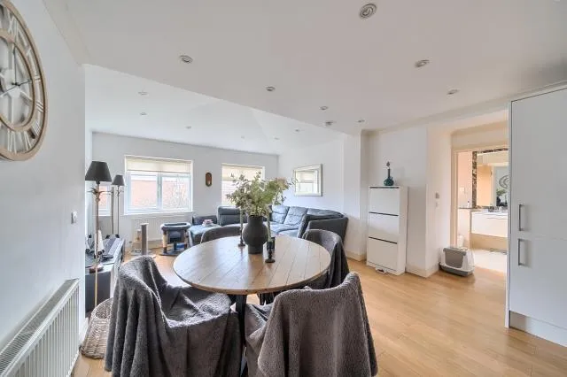 Kingsgate Avenue, London, N3, photo 6