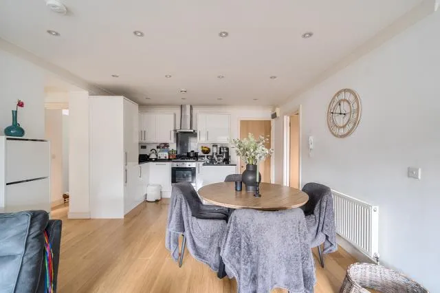 Kingsgate Avenue, London, N3, photo 5