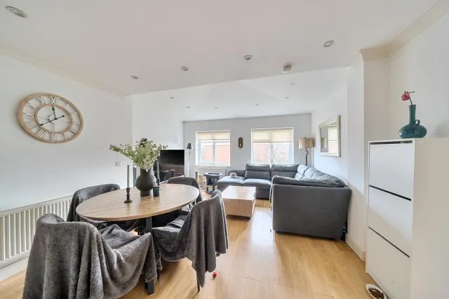 Kingsgate Avenue, London, N3, photo 8