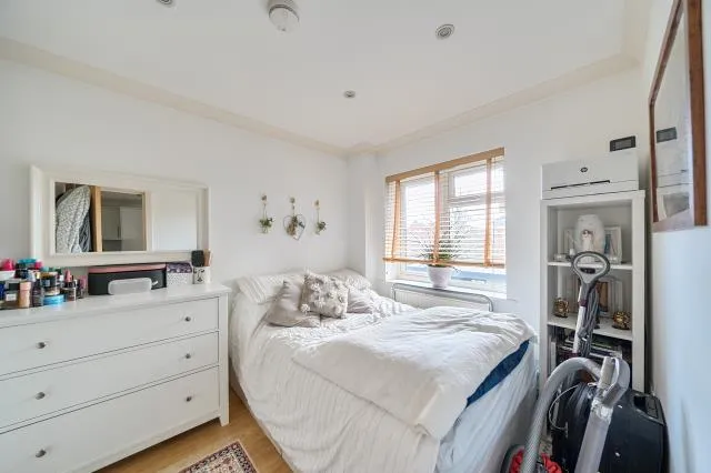 Kingsgate Avenue, London, N3, photo 11