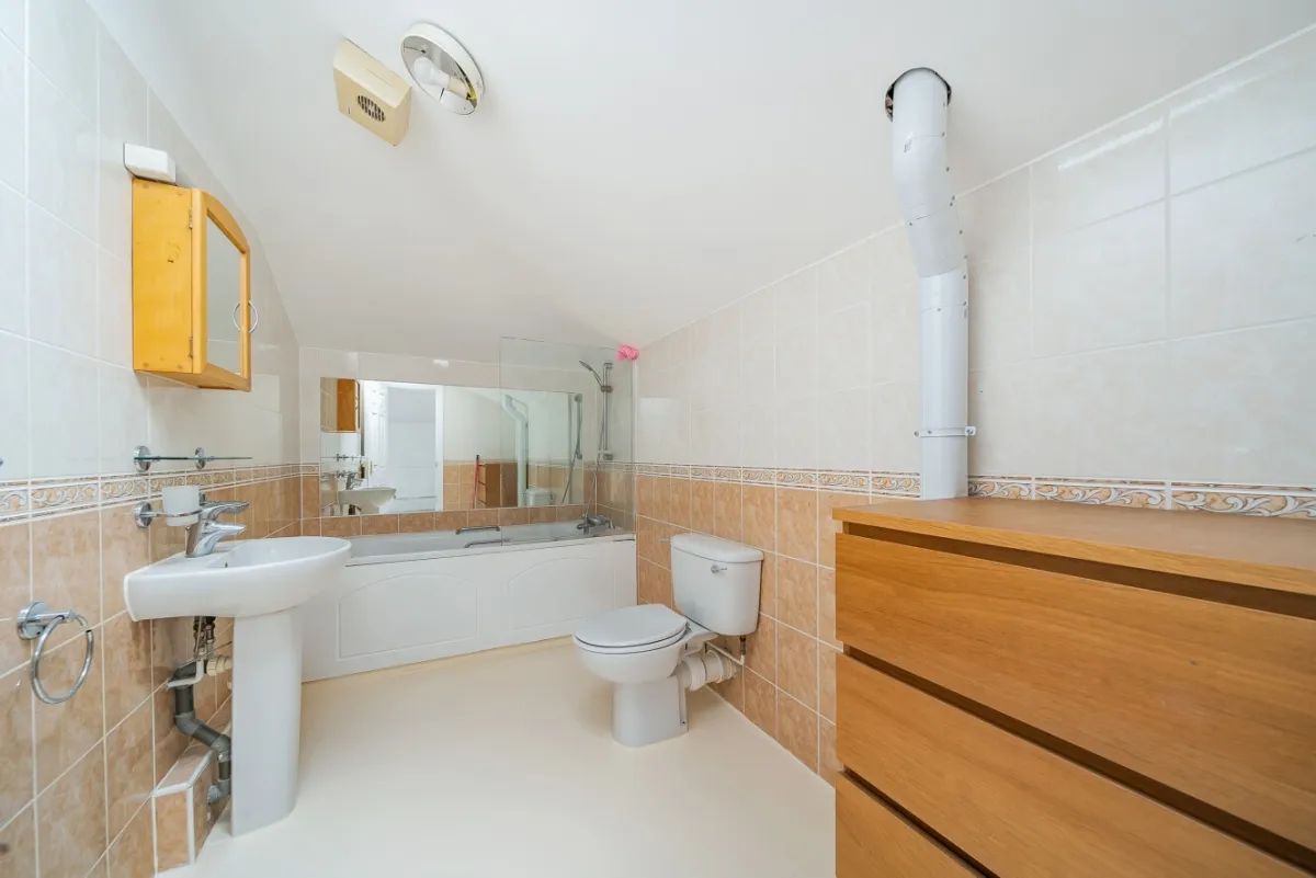 Royal Drive, London, N11, photo 8