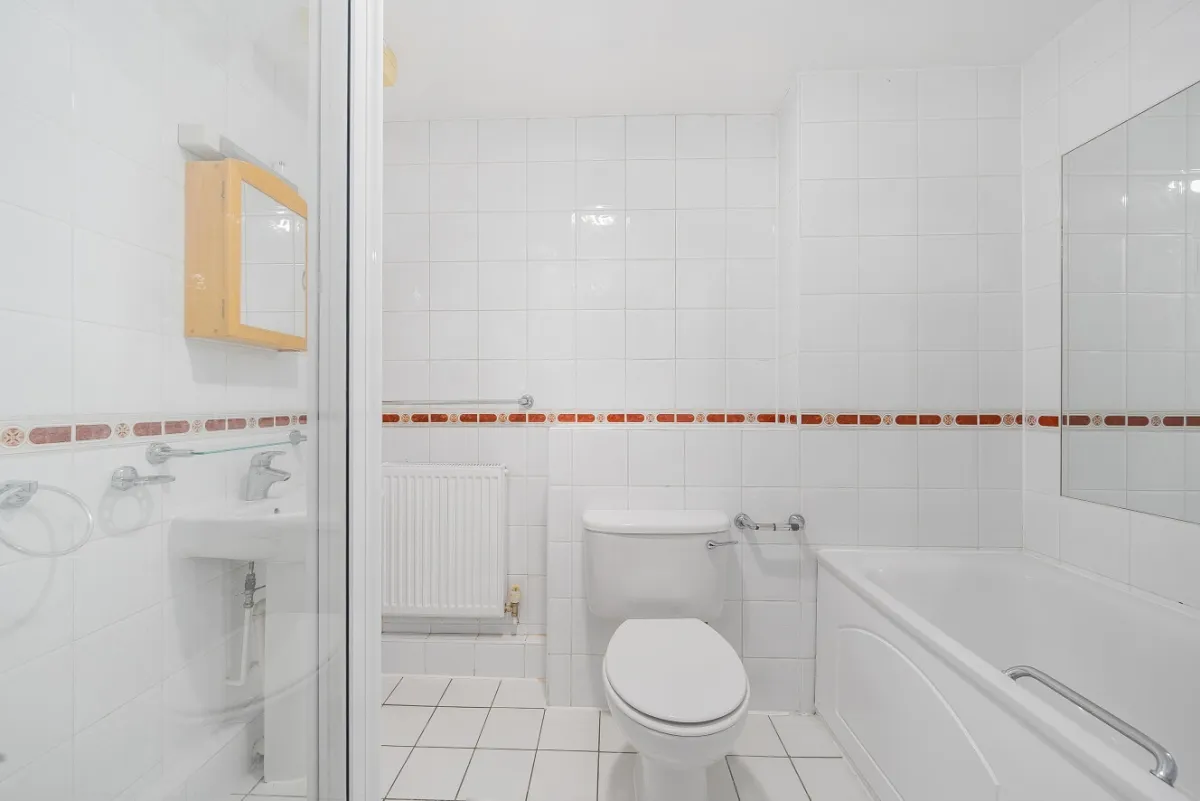 Royal Drive, London, N11, photo 12