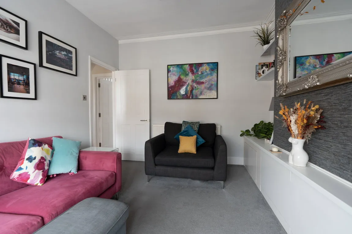 Belton Road, London, NW2, photo 2