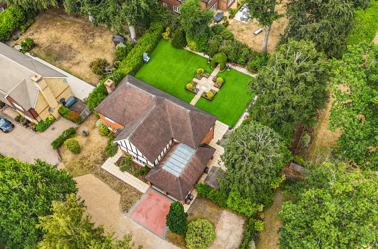 Golf Drive, Camberley, Surrey, GU15 1JG, photo 17