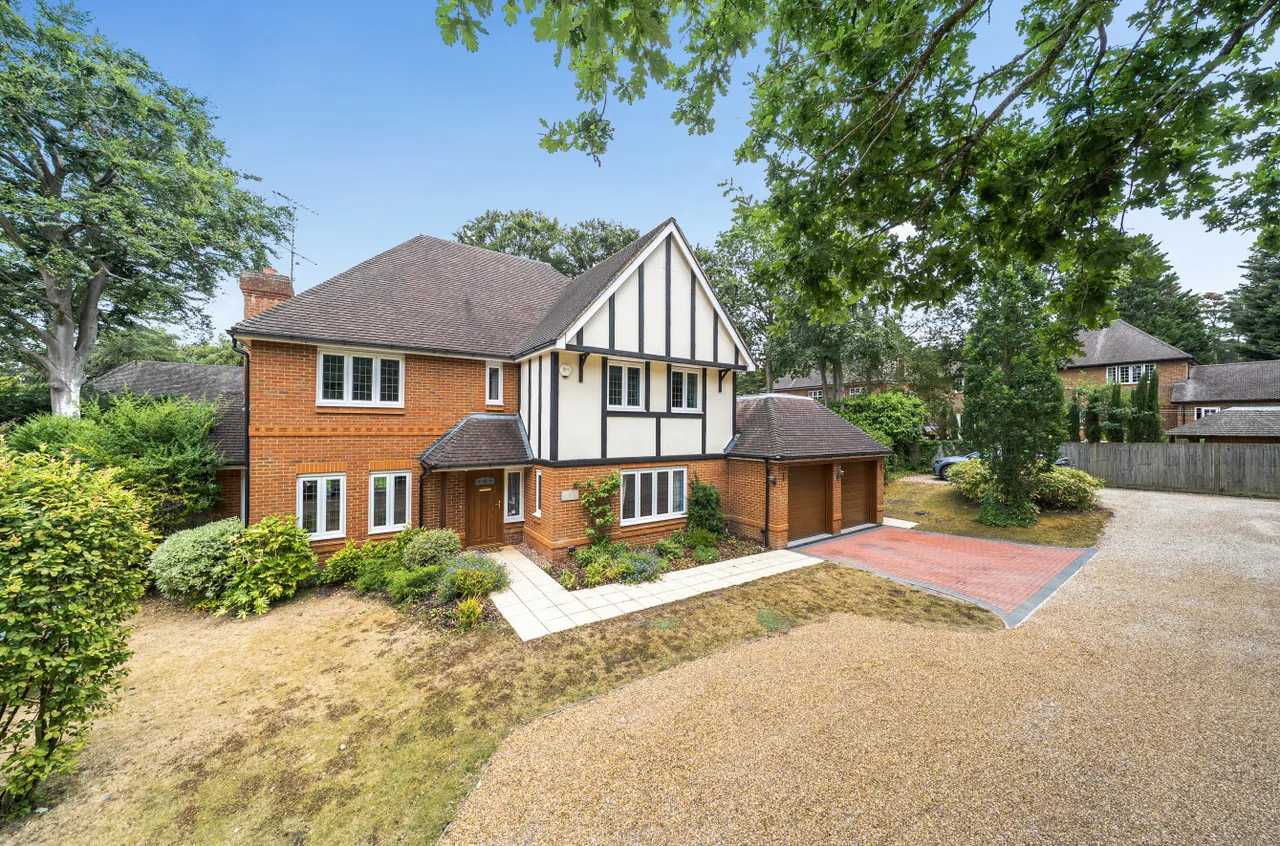 5 bed house for sale — Golf Drive, Camberley, Surrey, GU15 1JG