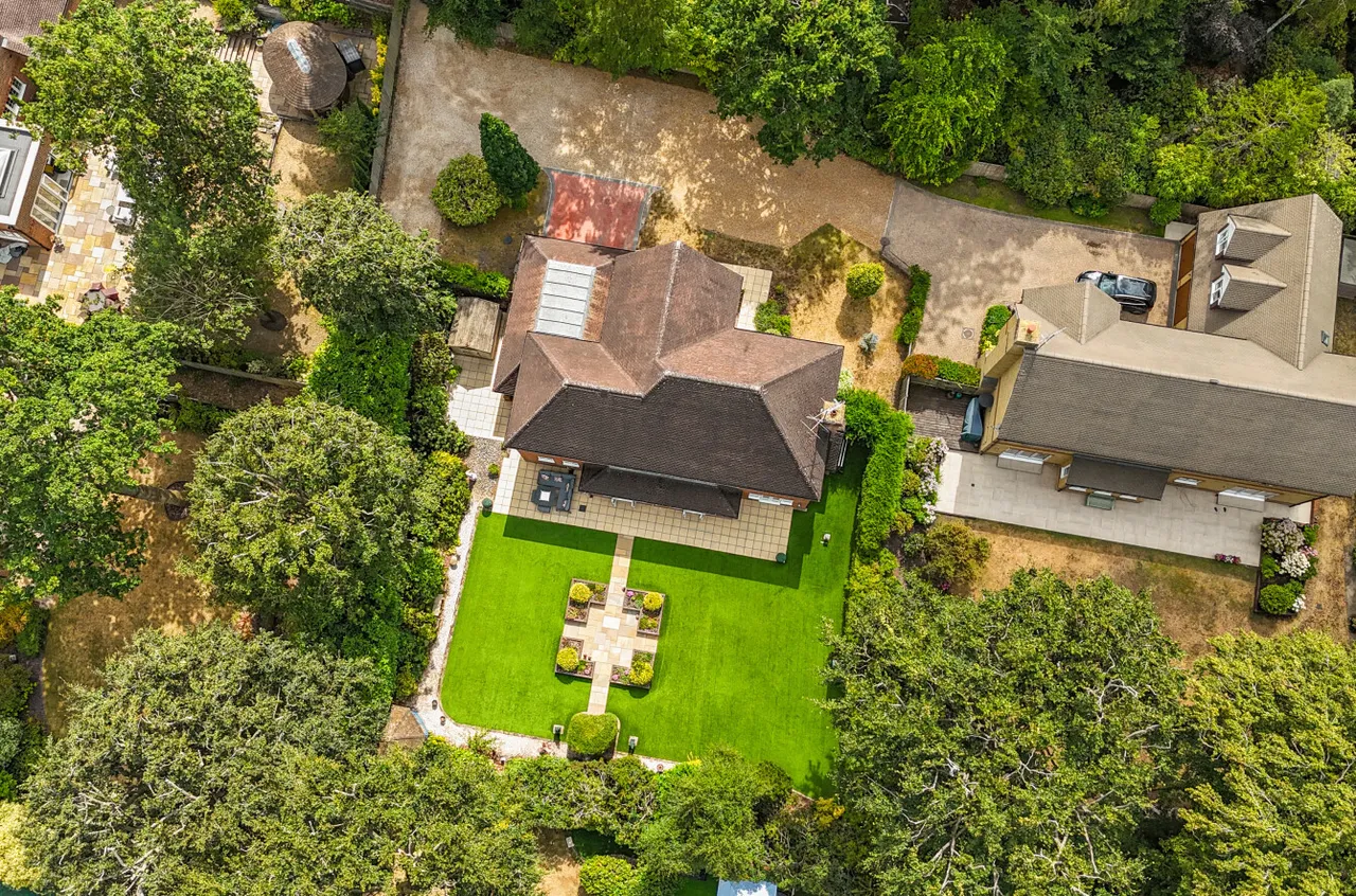 Golf Drive, Camberley, Surrey, GU15 1JG, photo 11