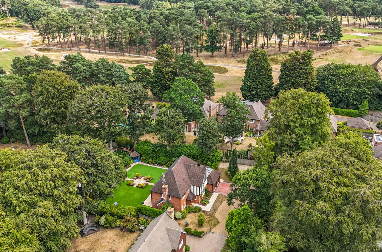 Golf Drive, Camberley, Surrey, GU15 1JG, photo 14